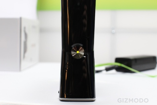 Illustration for article titled The New Xbox 360 in Person: So Glossy It Hurts
